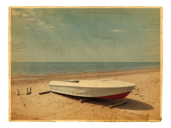 海上船在海滩上的一张老照片 — 图库照片