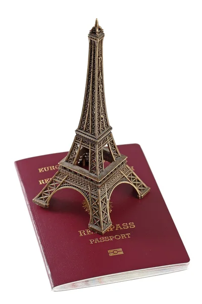 Passaporte da União Europeia e Torre Eiffel — Fotografia de Stock