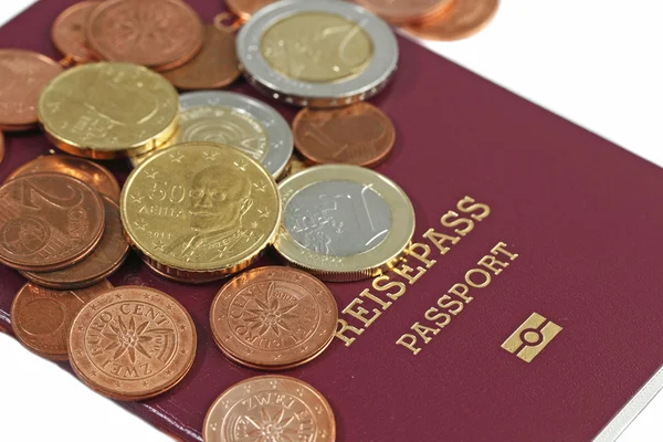 Euroopan unionin passi ja raha — kuvapankkivalokuva