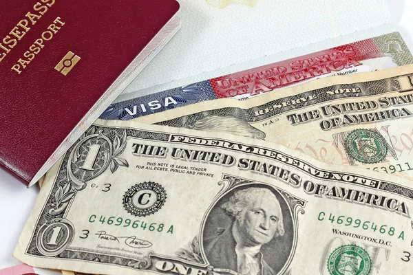 Passaporte, dinheiro e visto dos EUA — Fotografia de Stock