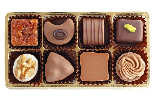 Beyaz zemin üzerine çeşitli çikolata kutusu — Stok fotoğraf