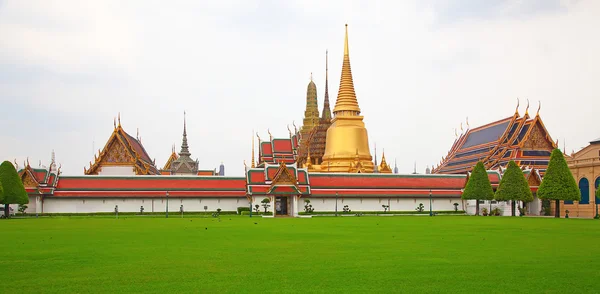 Luxusním paláci a chrámu smaragdového Budhy — Stock fotografie