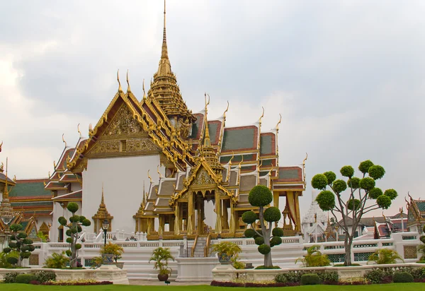 Большой дворец и Храм Изумрудного Будды — стоковое фото