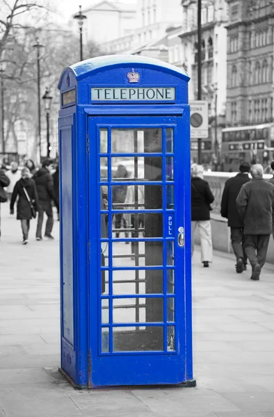 Traditionele rode telefooncel in Londen. — Stockfoto