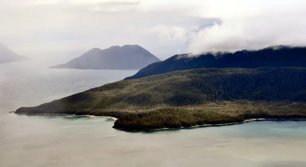 Аляскинские горы — стоковое фото