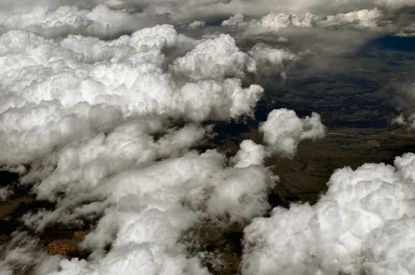 Ariel moln bergsutsikt — Stockfoto