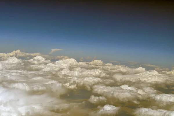 Ariel dağ bulut görünümü — Stok fotoğraf