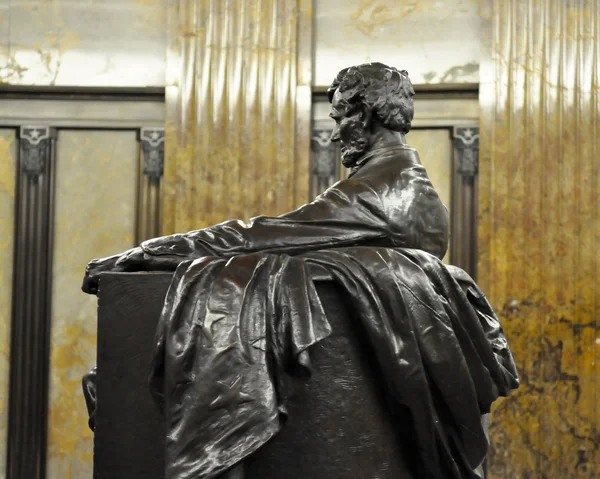 Авраам Лінкольн сидить - вид збоку — стокове фото