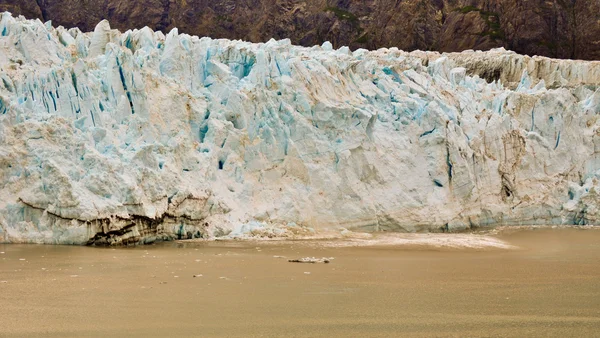 Льодовики вздовж води — стокове фото