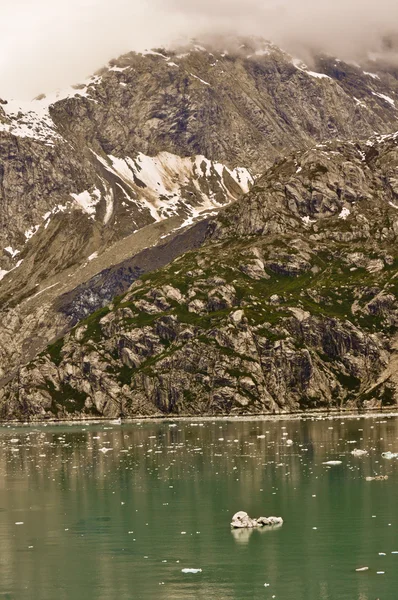 Ile su buzdağı Alaska Buzulu — Stok fotoğraf