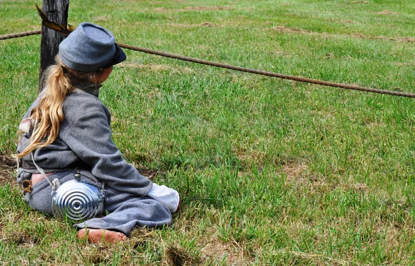 Burgeroorlog re-enactment - kind voet kantine links — Stockfoto