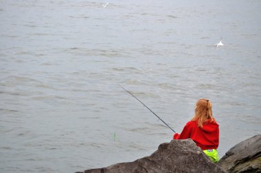 erie Gölü üzerinde kadın balıklar