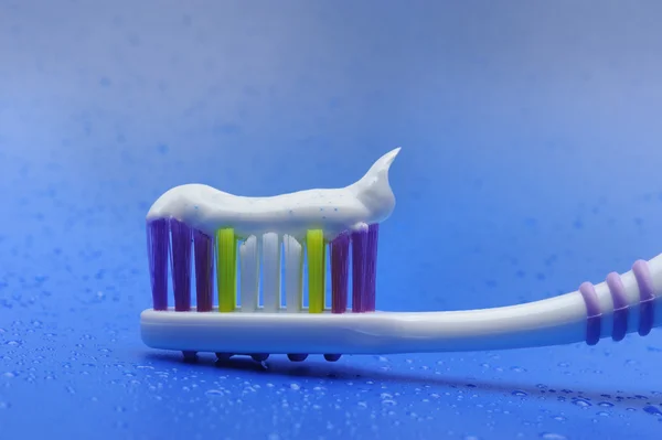 Cepillo de dientes y pasta dental —  Fotos de Stock