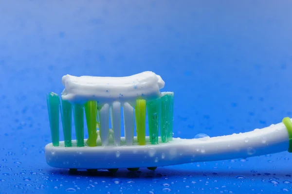 Cepillo de dientes y pasta dental —  Fotos de Stock