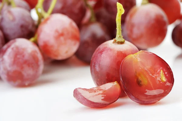 Uva. Taglio su segmenti bacca di chicco d'uva — Foto Stock