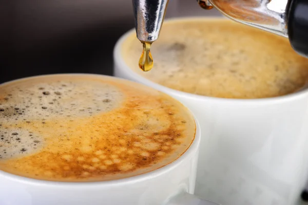 Kaffeemaschine Espresso. Prozess der Kaffeezubereitung — Stockfoto