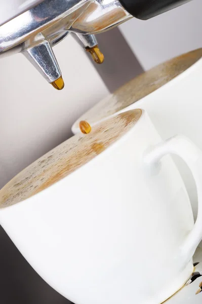 Kaffeemaschine Espresso. Prozess der Kaffeezubereitung — Stockfoto