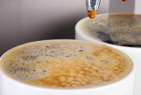 Kahvinkeitin espresso. Kahvin valmistusprosessi — kuvapankkivalokuva