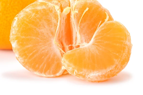 Segmenten en de hele tangerine — Stockfoto