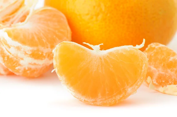 Segmentos e toda a tangerina — Fotografia de Stock