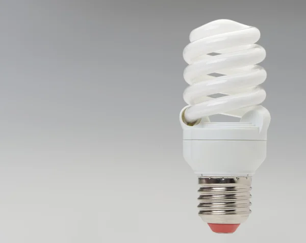 Энергосберегающая компактная люминесцентная лампочка — стоковое фото