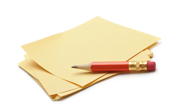 Nota de papel y un lápiz rojo — Foto de Stock