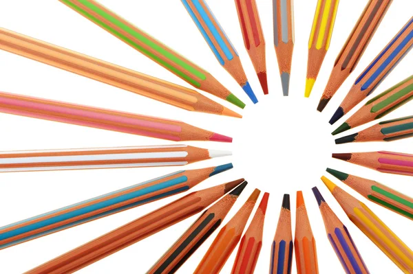 Ensemble de crayons de couleur en plastique situés sur un cercle — Photo