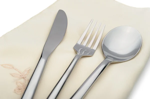 Een mes, lepel en vork liggen op servetring — Stockfoto