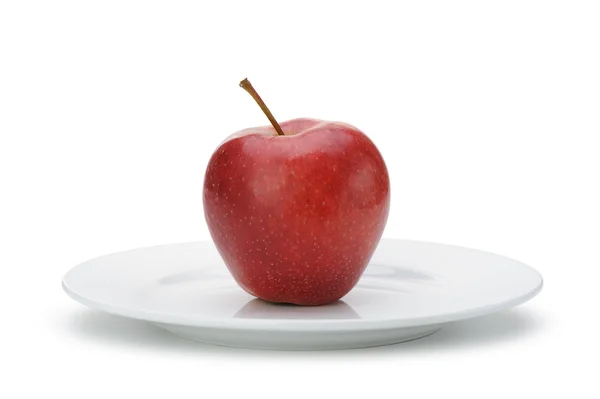 Mărul roșu pe farfurie — Fotografie, imagine de stoc