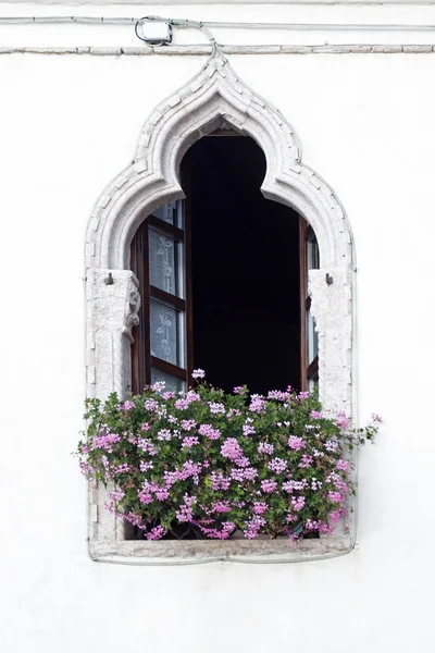 Garda, centro storico, dettaglio facciata, Lago di Garda, Veneto, Italia, Europa — Foto Stock