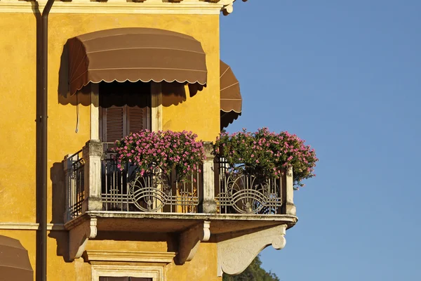 Garda, parte velha da cidade, detalhe da fachada, Lago de Garda, Veneto, Itália, Europa — Fotografia de Stock