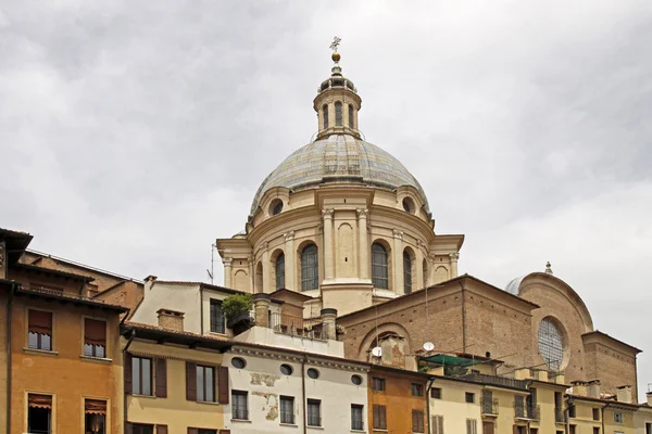 曼托瓦、 圆顶的大教堂迪圣安德莉亚，意大利，欧洲 — 图库照片