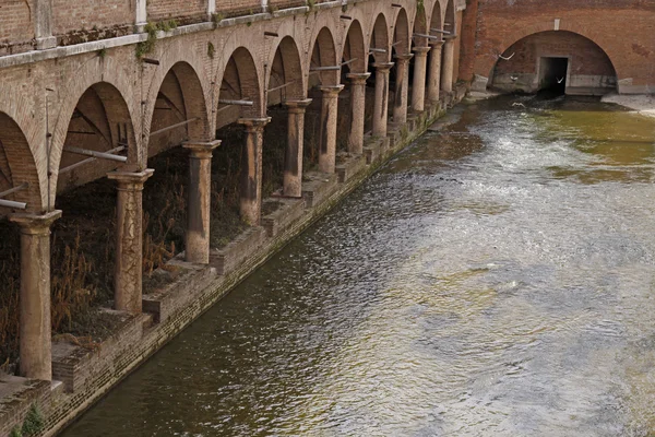 Mantua, floden rio sottoriva i den gamla staden mantova, Lombardiet, Italien — Stockfoto