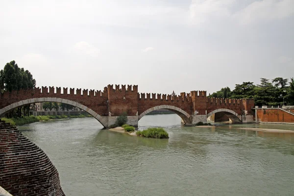 Verona, Castelvecchio'yu Kalesi, scaligero Köprüsü, İtalya — Stok fotoğraf