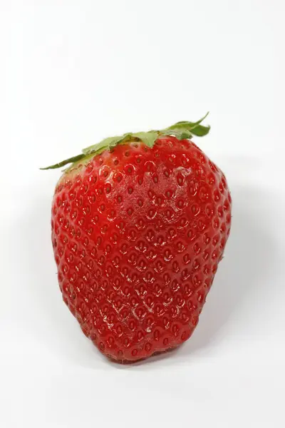 Rote reife Erdbeerfrucht — Stockfoto