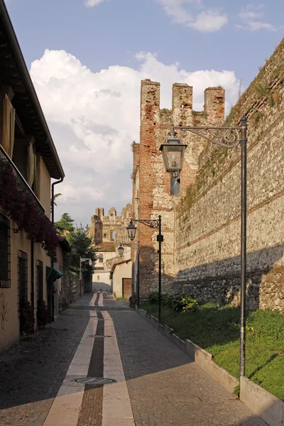 Scaliger slott i lazise, Gardasjön, Italien, Europa — Stockfoto