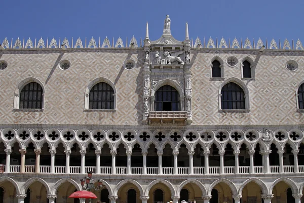Венице с дворцом дожей (Дворец Дукале), Италия — стоковое фото