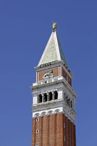 Венеция, Санкт знаменует отель campanile - башня Сан-Марко — стоковое фото