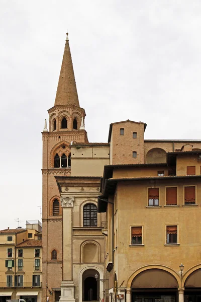 मंटुआ, इटली, युरोप मध्ये सांता बार्बरा चर्च — स्टॉक फोटो, इमेज