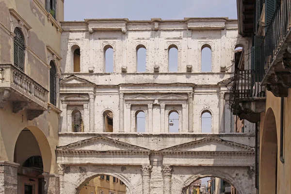 Verona, starej rzymskiej bramy porta borsari dei, Włochy — Zdjęcie stockowe