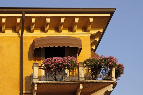 Garda, detalhe da casa no Lago de Garda, Veneto, Itália, Europa — Fotografia de Stock