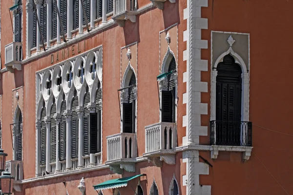 威尼斯，与外立面细节、 威尼托，意大利，欧洲宫殿 — 图库照片