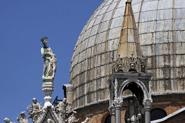 베니스, 마크 교회, 이탈리아의 전면 세부 사항 — 스톡 사진