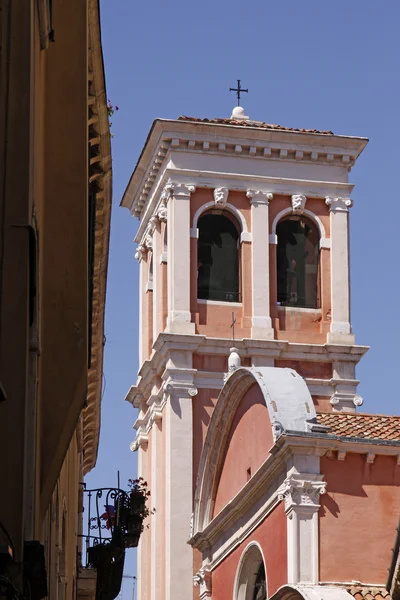 Wenecja, wieża kościoła santuario madonna — Zdjęcie stockowe
