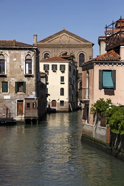 威尼斯，运河与美丽的老房子，在意大利，欧洲 — 图库照片