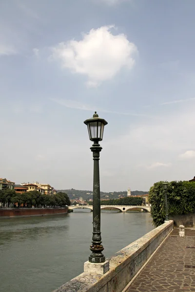 Верона, Понте Vittoria міст на річці Etsch (Італія) — стокове фото