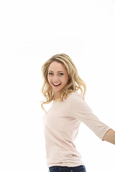 Attraktive lächelnde Frau auf weißem Hintergrund — Stockfoto