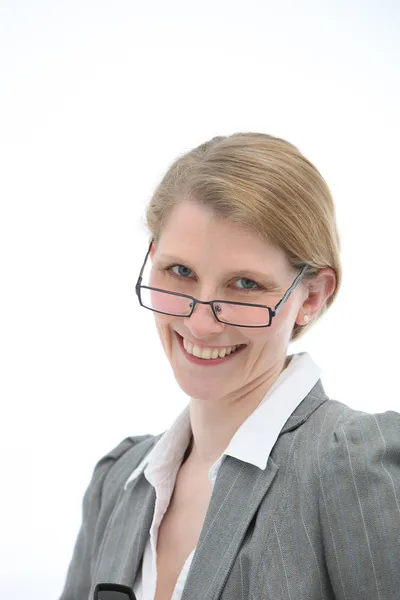Щаслива жінка в окулярах — стокове фото