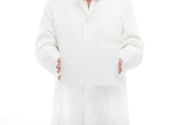 Mannen i labcoat håller en liten affisch — Stockfoto