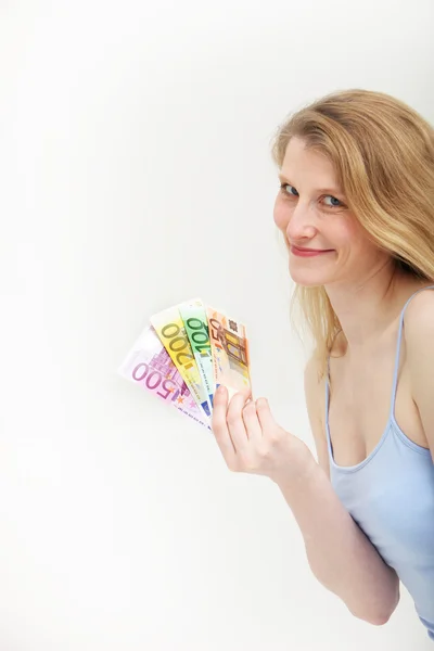 Vrouw met een handvol euro geld — Stockfoto